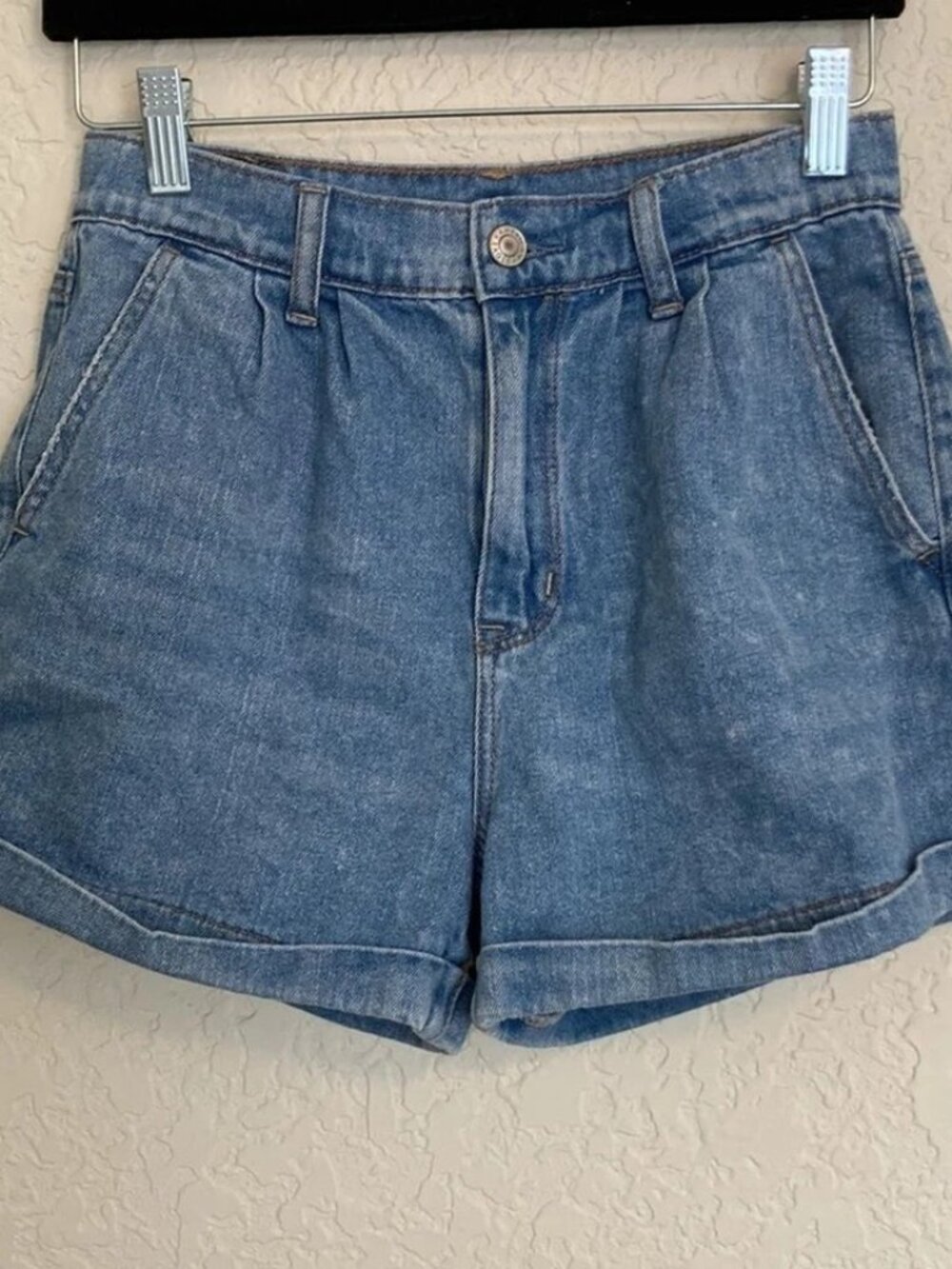 C133 American Eagle Outfitters Light Blue Jean Shorts